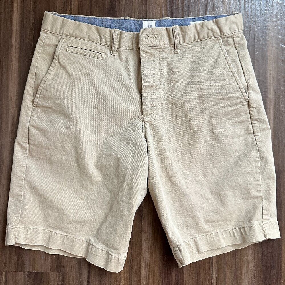 Gap Men's 10" Vintage Khaki Size 30